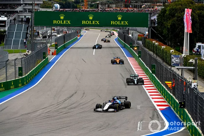 George Russell, Williams FW43B, Lance Stroll, Aston Martin AMR21