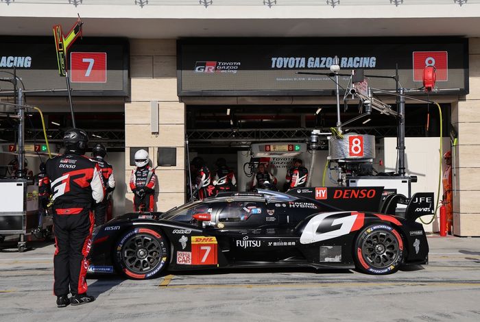#7 Toyota Gazoo Racing Toyota GR010 - Híbrido: Mike Conway, Kamui Kobayashi, Nyck De Vries