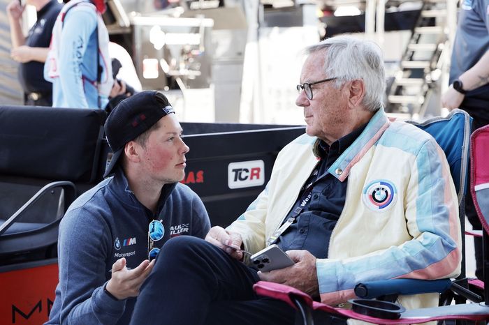 #48 Paul Miller Racing BMW M4 GT3 EVO: Max Hesse, Jochen Neerpasch, BMW