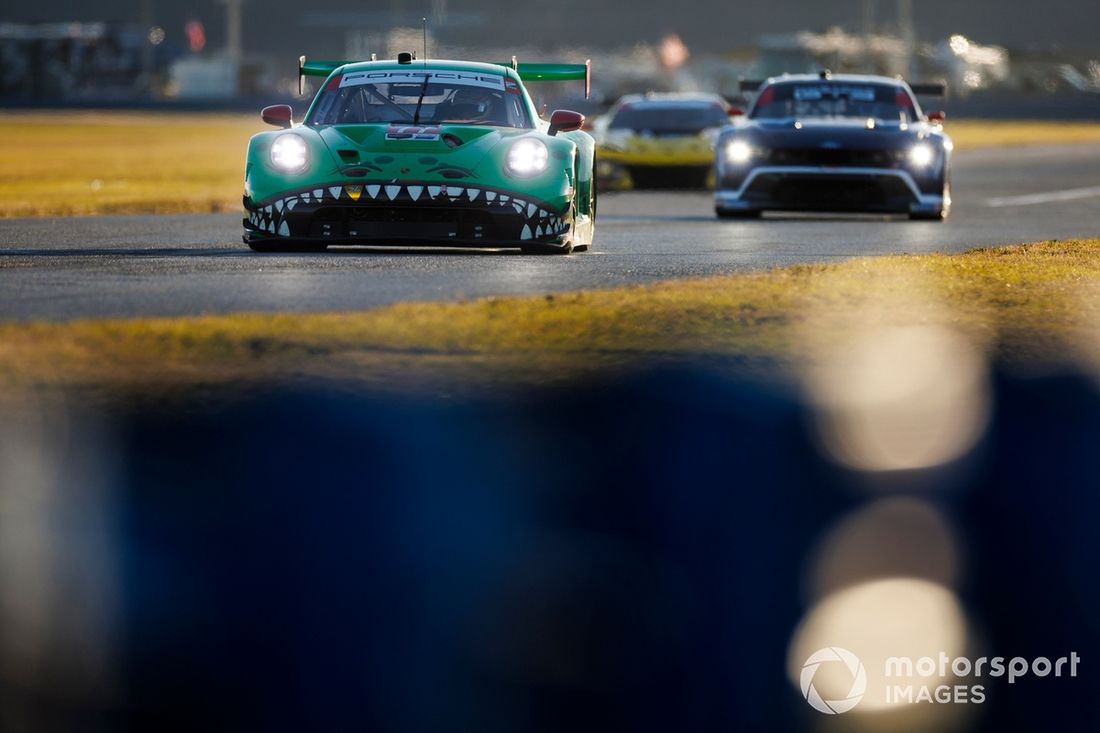 #77 AO Racing Porsche 911: Laurin Heinrich, Klaus Bachler, Alessio Picariello