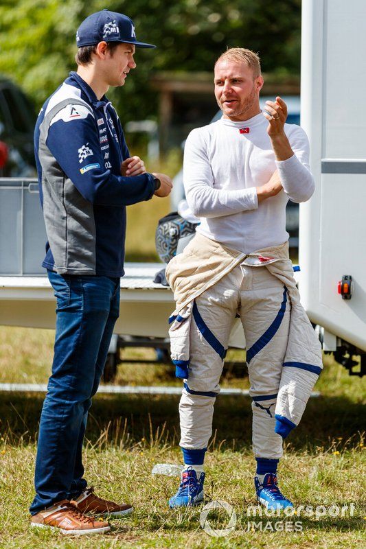 Valtteri Bottas parla con Teemu Suninen