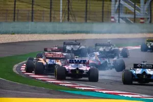 Daniil Kvyat, Toro Rosso STR14, crash met Carlos Sainz Jr., McLaren MCL34, en Lando Norris, McLaren MCL34