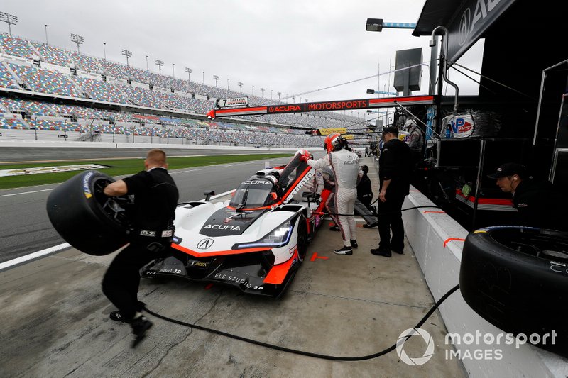#7 Acura Team Penske Acura DPi, DPi: Helio Castroneves, Ricky Taylor, Alexander Rossi, crew
