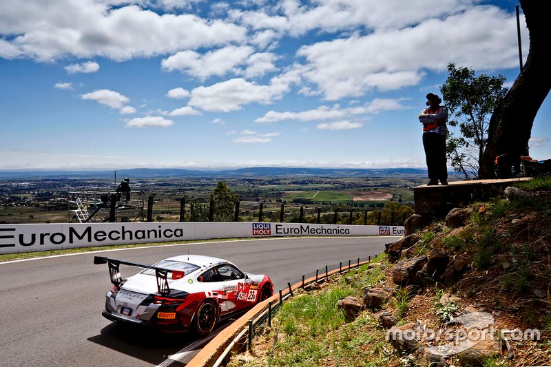 #23 Team Carrera Cup Asia Porsche 911 GT3 Cup: Chris Van der Drift, Paul Tresidder, Jinlong Bao, Philip Hamprecht