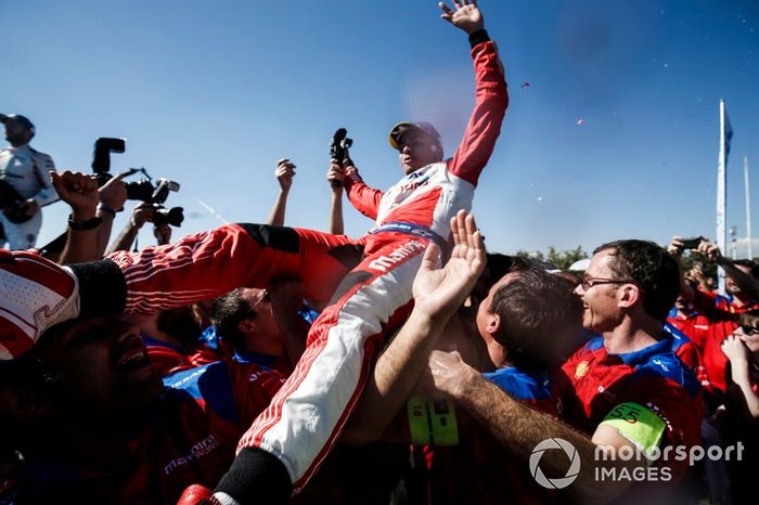 Pascal Wehrlein, Mahindra Racing, celebra