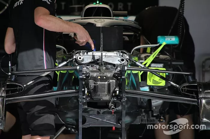 Detalle técnico de Mercedes