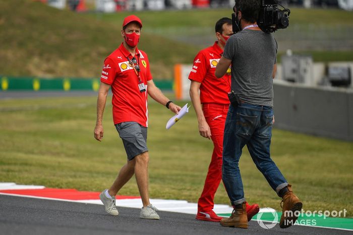 Sebastian Vettel, Ferrari camina por la pista