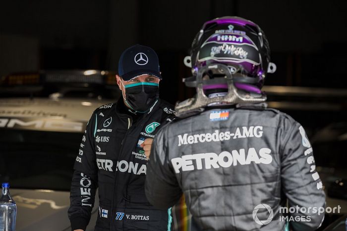 Valtteri Bottas, Mercedes-AMG F1, Ganador de la pole position Lewis Hamilton, Mercedes-AMG F1