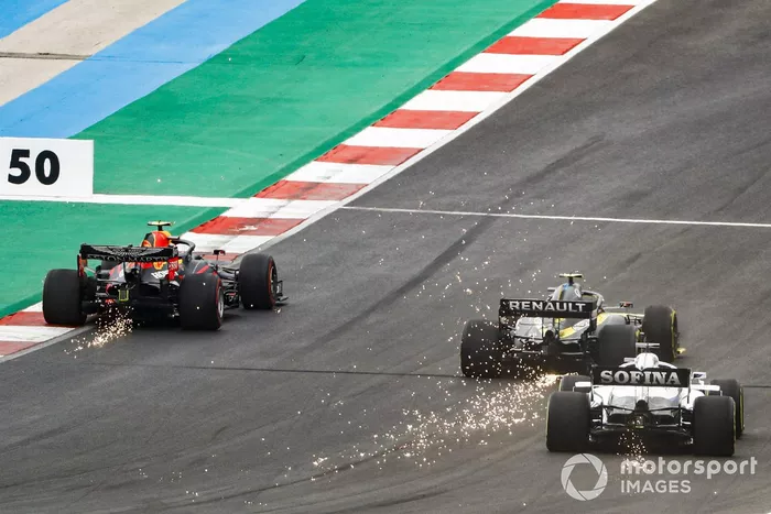 Alex Albon, Red Bull Racing RB16, Esteban Ocon, Renault F1 Team R.S.20, George Russell, Williams FW43