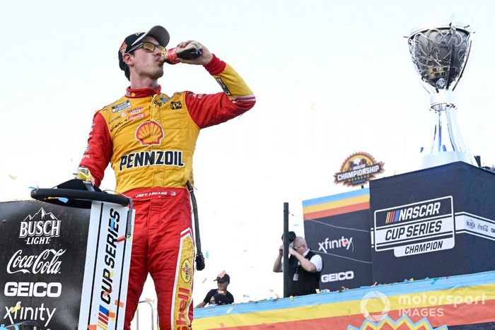 El Campeón de la Copa Nascar Joey Logano, Equipo Penske, Ford Mustang