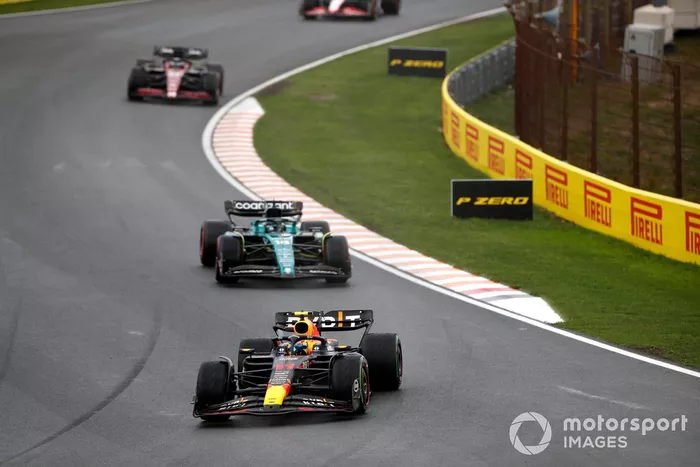 Sergio Pérez, piloto del Red Bull Racing RB19, Lance Stroll, piloto del Aston Martin AMR23, Valtteri Bottas, piloto del Alfa Romeo C43.