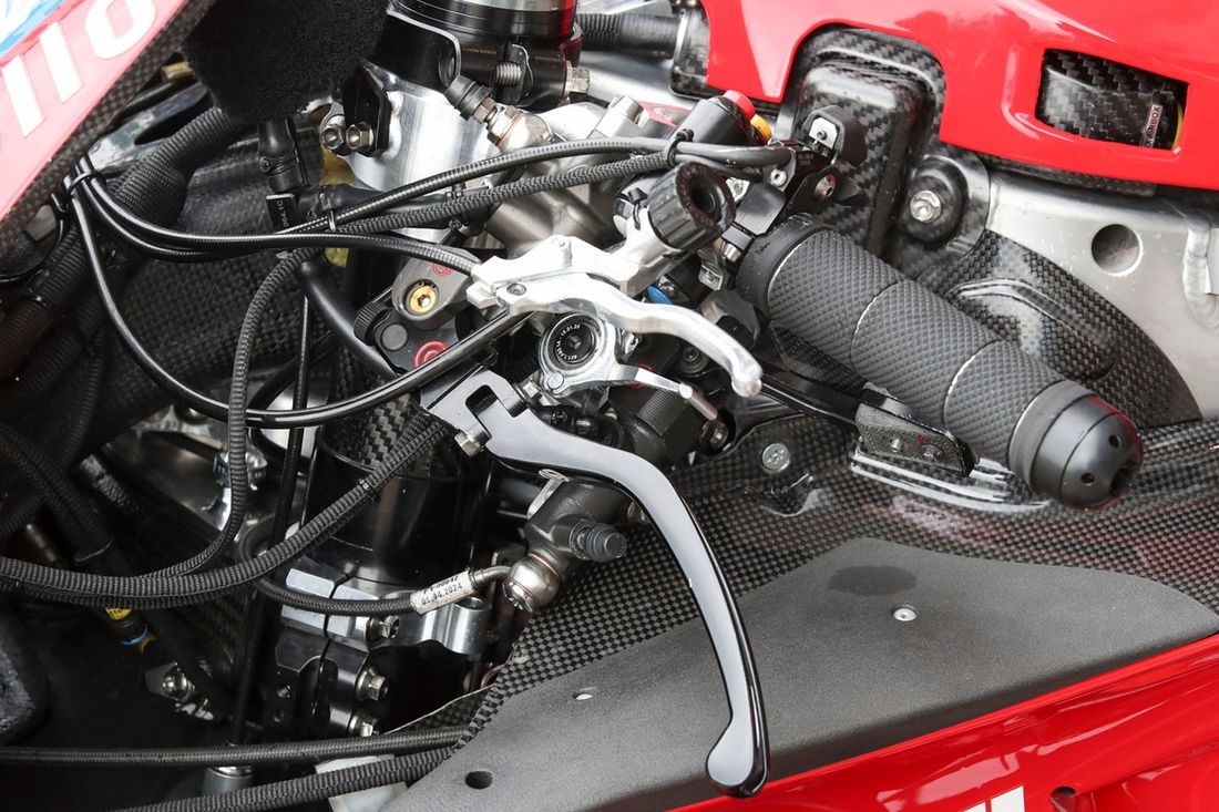 Detalles de la moto del Ducati Team