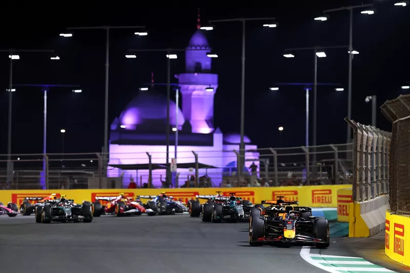 Oscar Piastri, McLaren, Max Verstappen, Red Bull Racing, George Russell, Mercedes