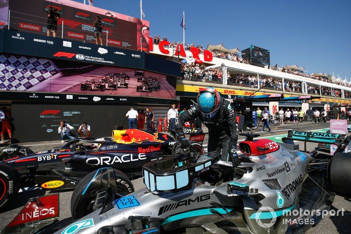 George Russell, Mercedes-AMG, 3ª posición, llega a Parc Ferme