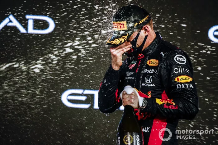 Podio: ganador de la carrera Max Verstappen, Red Bull Racing
