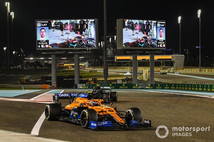 Lando Norris, McLaren MCL35, Valtteri Bottas, Mercedes F1 W11