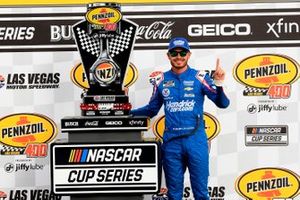 Race winner Kyle Larson, Hendrick Motorsports, Chevrolet Camaro