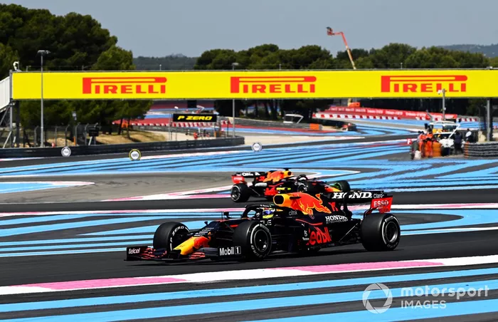 Sergio Pérez, Red Bull Racing RB16B, Max Verstappen, Red Bull Racing RB16B