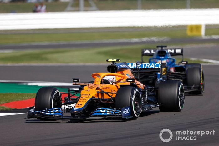 Lando Norris, McLaren MCL35M, Fernando Alonso, Alpine A521