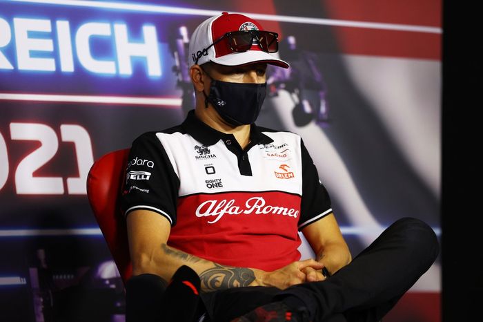 Kimi Raikkonen, Alfa Romeo Racing durante la conferencia de prensa
