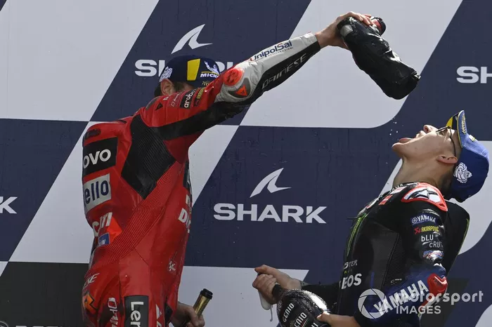 Podio: ganador de la carrera Jack Miller, Ducati y el tercer lugar Fabio Quartararo, Yamaha Factory Racing