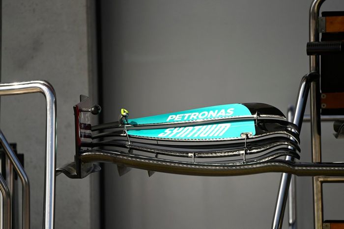 Detalle del alerón delantero del Mercedes W12
