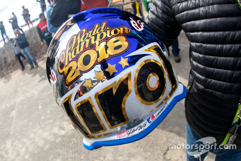 De nieuwe helm van Herlings.