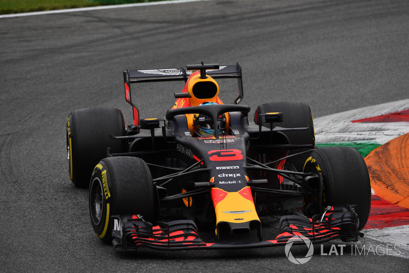 Ricciardo kenara çekmek zorunda kalıyor