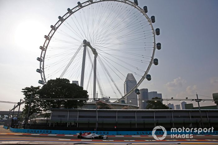 Charles Leclerc, Sauber C37 y la noria de Singapur