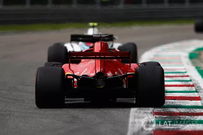 Sergey Sirotkin, Williams FW41,  Sebastian Vettel, Ferrari SF71H