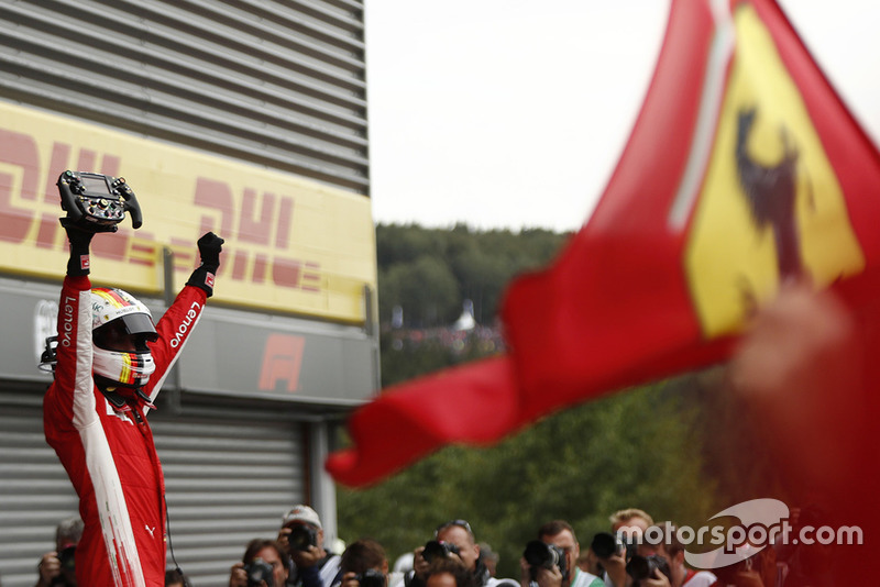 Sebastian Vettel: Anos na Ferrari: 2015- / GPs: 74 / Vitórias: 13 / Títulos: 0