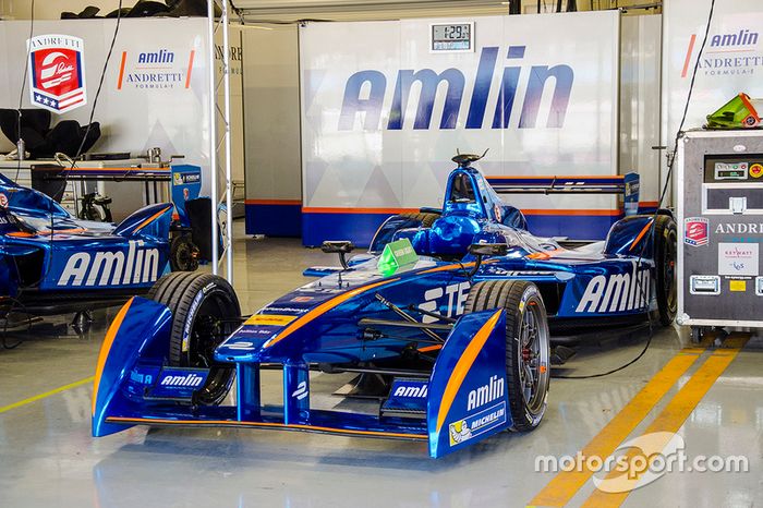 Auto de Simona de Silvestro, Amlin Andretti Formula E en el garaje