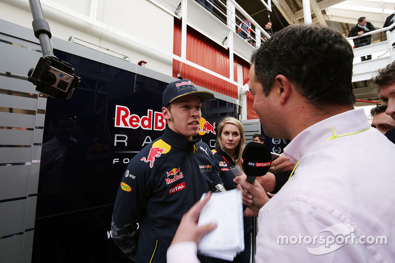 Daniil Kvyat, Red Bull Racing met Ted Kravitz, Sky Sports reporter