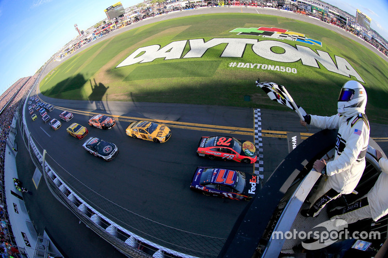 7. 2016 Daytona 500 - Closest finish