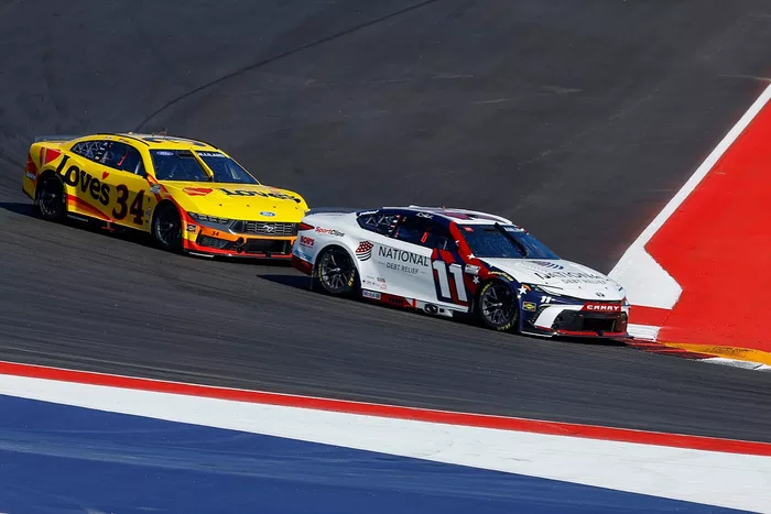 Denny Hamlin, Joe Gibbs Racing, Todd Gilliland, Front Row Motorsports