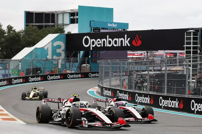 Oliver Bearman, equipo Haas F1, Esteban Ocon, equipo Haas F1