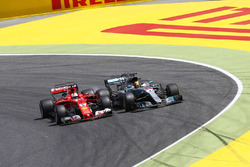 Sebastian Vettel, Ferrari SF70H; Lewis Hamilton, Mercedes AMG F1 W08