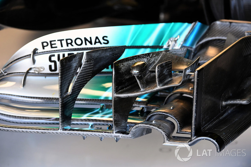 Mercedes-Benz F1 W08 Hybrid detail voorvleugel