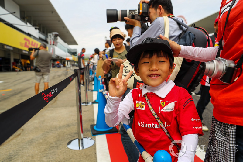 Young Ferrari fan