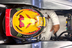 Хэштег #BillyWhizz на шлеме пилота Mercedes AMG F1 Льюиса Хэмилтона