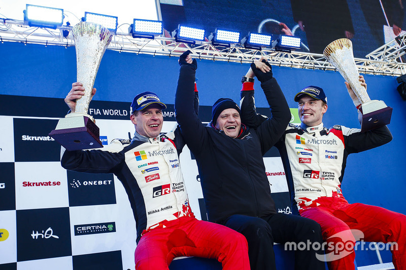 Celebración de la victoria de Jari-Matti Latvala, Miikka Anttila, Toyota Racing