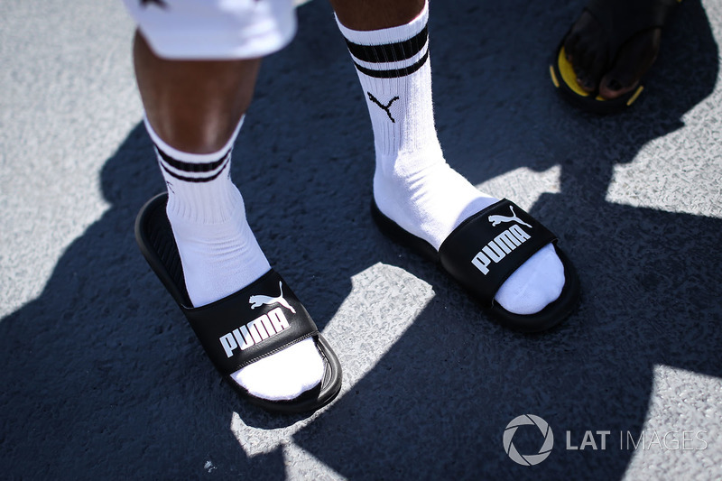Calcetas y sandalias de Lewis Hamilton, Mercedes AMG F1