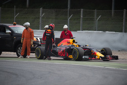 Макс Ферстаппен, Red Bull Racing RB13 зупинка на трасі