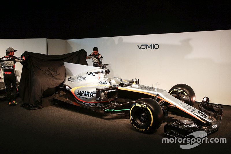 Sergio Perez und Esteban Econ enthüllen den Force India VJM10