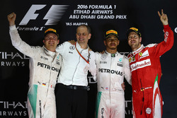 Podio: Ganador de la carrera Lewis Hamilton, Mercedes AMG F1, segundo lugar Nico Rosberg, Mercedes A