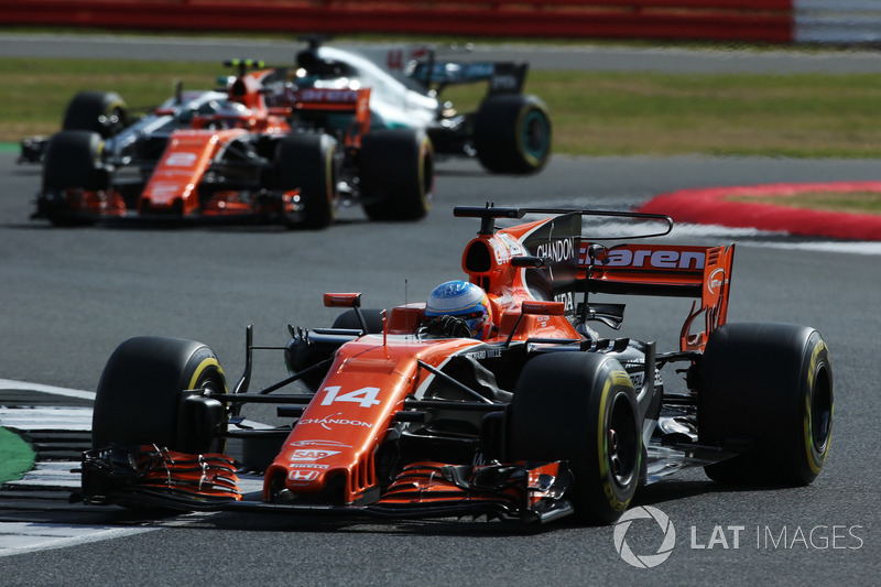 Фернандо Алонсо, Стоффель Вандорн, McLaren MCL32, Льюіс Хемілтон, Mercedes AMG F1 W08