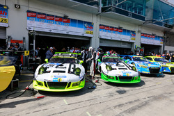 #911 Manthey Racing, Porsche 911 GT3 R: Nick Tandy, Kevin Estre, Earl Bamber, Patrick Pilet; #912 Manthey Racing, Porsche 911 GT3 R: Richard Lietz, Jörg Bergmeister, Michael Christensen, Fred Makowiecki