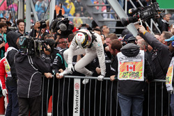 Lewis Hamilton, Mercedes AMG F1, festeggia in parco chiuso