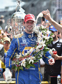 Ganador de la carrera Alexander Rossi, Herta - Andretti Autosport Honda