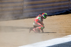 Crash in de Corkscrew voor Davide Giugliano, Aruba.it Racing - Ducati